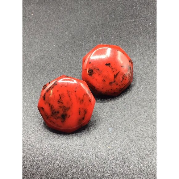 Red Bakelite Earrings Octagonal Marbled Swirls Vintage Clip-On Earrings - Picture 4 of 7